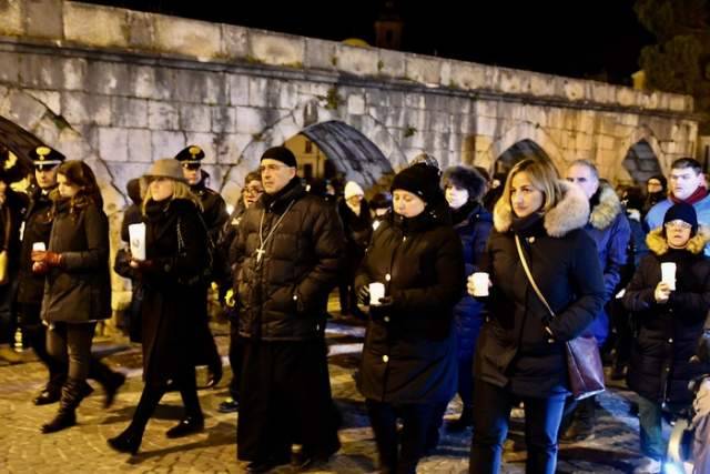 BERLINO: FABRIZIA RIENTRA IN ITALIA CON VOLO MILITARE, A SULMONA LACRIME E SILENZIO