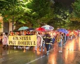 SCHIANTO MORTALE A VASTO, FIACCOLATA IN RICORDO DI ROBERTA SMARGIASSI