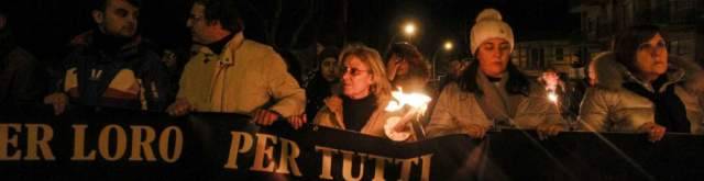 SISMA L’AQUILA: FAMILIARI VITTIME, ”VITA UMANA PARI A ZERO, NON E’ LUTTO MA GUERRA”