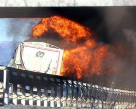 CISTERNA IN FIAMME SULLA A21, SEI MORTI; TRA LE VITTIME ANCHE DUE BAMBINI
