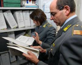 FONDI PER LA RICOSTRUZIONE ATTESTANDO IL FALSO, FINANZA DENUNCIA AQUILANO E SEQUESTRA 420MILA EURO