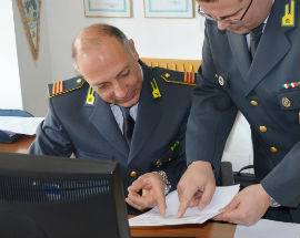INCASSAVANO PENSIONE SOCIALE SENZA DIRITTO, IN CINQUE NEI GUAI