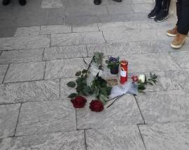 L’AQUILA: DEMOCRATICHE, UN FIORE SULLA PIETRA D’INCIAMPO