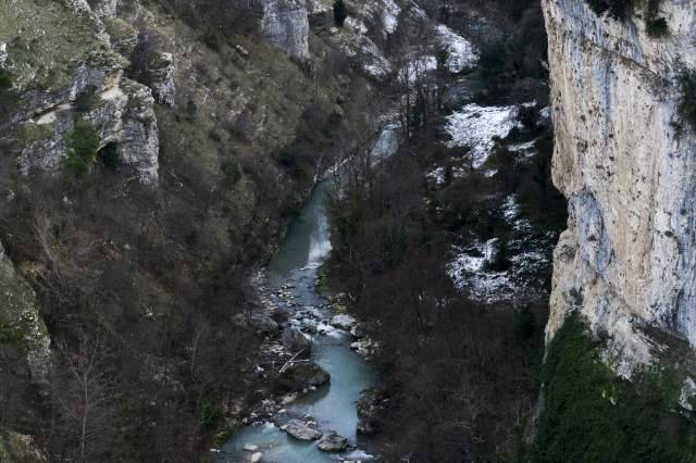 PRECIPITANO IN FIUME ORTA NEL PESCARESE, RECUPERO IN CORSO, SI TEMONO DUE VITTIME