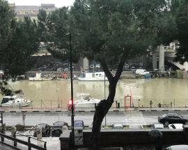 FINISCE NEL FIUME PESCARA: SALVATO 26ENNE