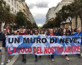 RIGOPIANO: TRE MESI DOPO, FLASH MOB A PESCARA PER RICORDARE LE VITTIME