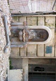 L’AQUILA: CENTRO STORICO, FONTANA DELL’ANGELO MUTO NEL DEGRADO