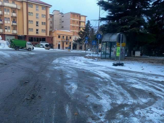 L’AQUILA: MULTE AD AUTO IN SOSTA ALLA FONTANA LUMINOSA, RESIDENTI INFURIATI