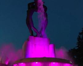 SOLIDARIETA’ E RICERCA: FONTANA LUMINOSA L’AQUILA ILLUMINATA DI VARI COLORI