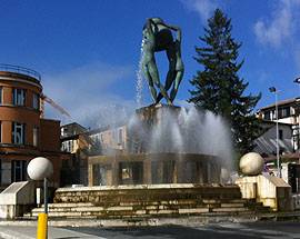 L’AQUILA: FONTANA LUMINOSA SPORCA, ”PER RIPULIRLA CI VORRA’ TEMPO”