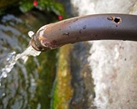 L’AQUILA: LA SIGNORA DI SANT’ELIA, ”RIDATECI ACQUA DELLA NOSTRA FONTANA”