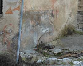 L’AQUILA: LADRI IN ZONA ROSSA, RUBATA FONTANA A PAGANICA