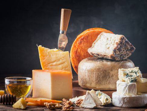L’AQUILA: ALL’ENOTECA GARIBALDI INCONTRO PER CORSO ASSAGGIATORI FORMAGGI