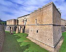 L’AQUILA: IL 2 LUGLIO TORNA ”MEDIEVANDO”, VIAGGIO NEL TEMPO TRA DAME, CAVALIERI E SBANDIERATORI