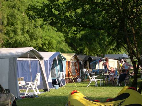 SESSO TROPPO RUMOROSO IN CAMPEGGIO: TURISTA PRESO A PUGNI