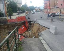 L’AQUILA: VIA ALDO MORO CHIUSA, CONSIGLIO TERRITORIALE SI RIUNISCE IN STRADA