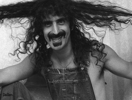 SERATE STELLARI A CASTELBASSO CON L’OMAGGIO A FRANK ZAPPA E LARRY MITCHELL