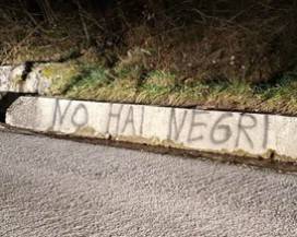 ISOLA DEL GRAN SASSO: ATTI VANDALICI E RAZZISMO NEL GIORNO DELLA MEMORIA