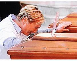 L’ADDIO A PIERPAOLO E VALENTINA, IN DUEMILA AI FUNERALI DEI DUE FRATELLI