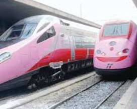 FRECCIAROSA: LA PREVENZIONE DEL TUMORE AL SENO VIAGGIA SUL TRENO
