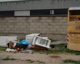 L’AQUILA: DISCARICHE ABUSIVE COME FUNGHI, FRIGORIFERI ABBANDONATI