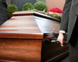 TERAMO: FUNERALI DEL 79ENNE PENSIONATO CHE SI E’ TOLTO LA VITA