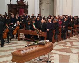 L’AQUILA: L’ADDIO AD ANTONELLINI, ”HA SCELTO DI ESSERE SEPOLTO QUI”