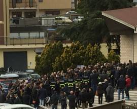 L’AQUILA: DOLORE PER L’ADDIO AD ANNAMARIA CHIACCHIA, LA SUA STRADALE LA SCORTA NELL’ULTIMO VIAGGIO