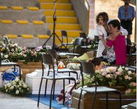 TERREMOTO CENTRO ITALIA: MALORE AI FUNERALI, SOCCORSO PARENTE VITTIME