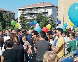 ORTONA: TANTI PALLONCINI COLORATI PER L’ADDIO AL PICCOLO FRANCESCO