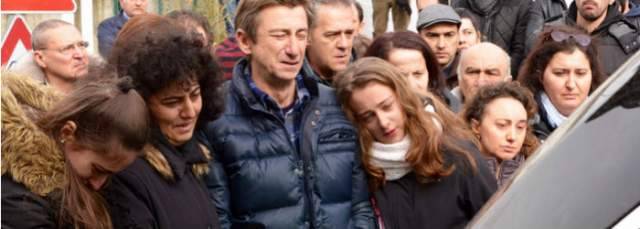 MORTO A SCUOLA: PALLONCINI E LACRIME, IN MILLE PER ADDIO A CHRISTIAN