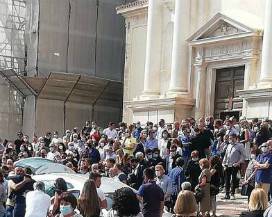 L’AQUILA: L’ULTIMO SALUTO A LUCA MORO, LA DOLCE E STRAZIANTE LETTERA DELLA MOGLIE, ”TI AMO BRU”