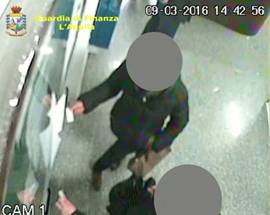 FURBETTI DEL CARTELLINO COMUNE SULMONA: LICENZIAMENTI E SOSPENSIONI DOPO INDAGINI