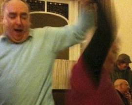 BALLA IL ”GANGNAM STYLE” E MUORE D’INFARTO ALLA FESTA DELLA MOGLIE