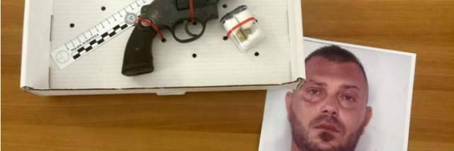 SPARATORIA IN STRADA A PESCARA, UOMO GAMBIZZA LA FIDANZATA