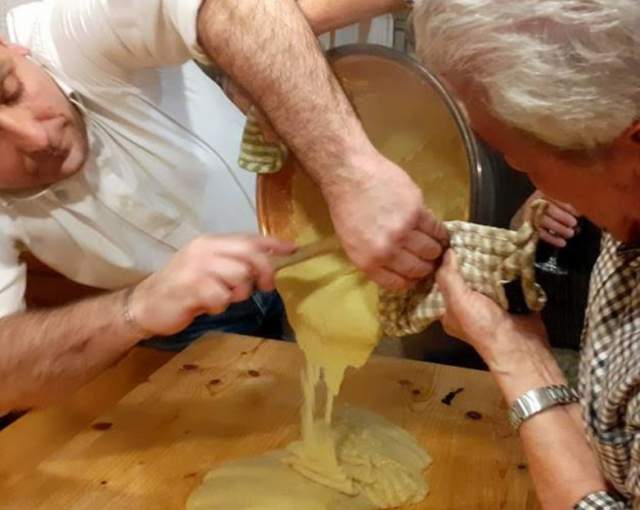 ABRUZZESI IN TRENTINO: A BOLZANO POLENTATA E GARA DELLA ”SPIANATORA”