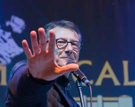 A ROSETO VIAGGI SONORI TRA IL JAZZ E IL FUNKY GEGÈ TELESFORO IN CONCERTO A VILLA PARIS