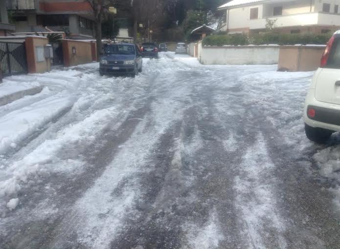 MALTEMPO: POLEMICHE A FRANCAVILLA PER LE STRADE GHIACCIATE