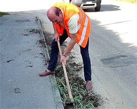 CHIETI: STRADA SNOBBATA DA COMUNE E PROVINCIA, CONSIGLIERE PULISCE  DA SE’