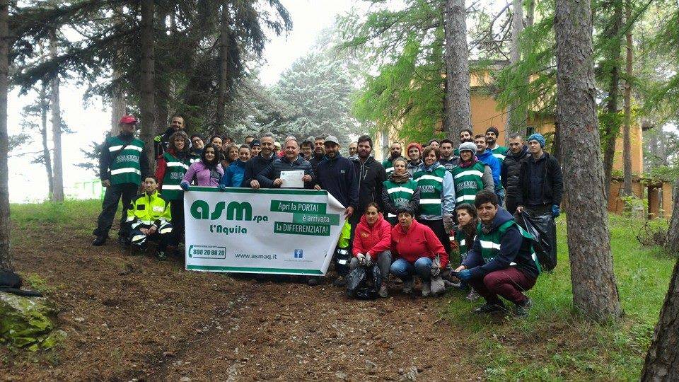 L’AQUILA: GIORNATE ECOLOGICHE, ESERCITO VOLONTARI RIPULISCE PARCHI