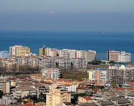 INTERO CONDOMINIO SENZ’ACQUA PER UTENTE MOROSO, ESPOSTO CONTRO L’ACA