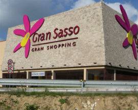 FURTO AL DISTRIBUTORE Q8 DEL CENTRO COMMERCIALE GRAN SASSO