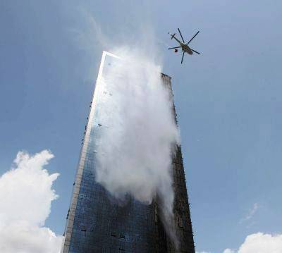 PAURA A INSTANBUL: A FUOCO GRATTACIELO ALTO 150 METRI