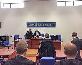 GRANDI RISCHI 2: ASSOLTO BERTOLASO NELL’AULA DESERTA, LA CITTA’ NON C’E’ PIU’