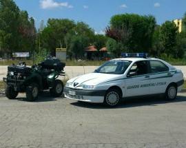 RIFIUTI LUNGO IL SALINELLO, MULTATO A GIULIANOVA; TELECAMERE IN CENTRO