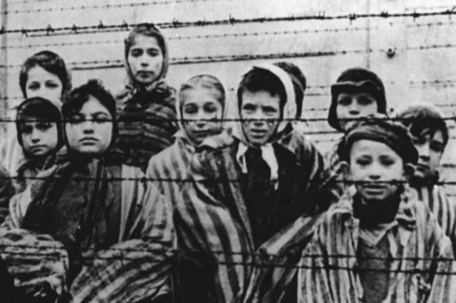 GIORNATA MEMORIA: 55 STUDENTI IN VISITA A LAGER DI AUSCHWITZ