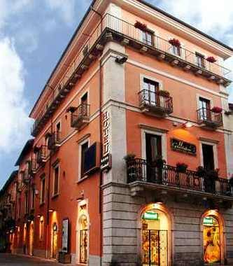 TERREMOTO: CHIUDE L’ALBERGO CENTRALE A L’AQUILA, ”POCHI SOLDI”
