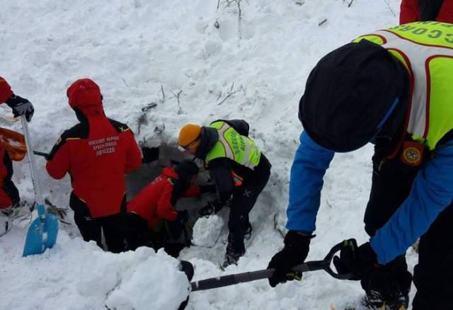 SLAVINA SU HOTEL RIGOPIANO: MAMMA E FIGLIA ESTRATTE DALLE MACERIE
