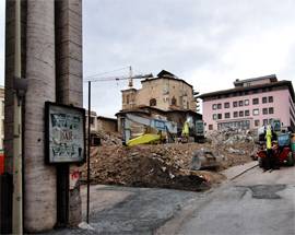 L’AQUILA: DEMOLITO EX INAIL, CAMBIA LA SKYLINE DEL CENTRO