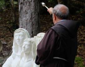 L’AQUILA: INAUGURATE LE ”STATUE DELLA DISCORDIA” DI DI CARLO ALLA MADONNA FORE
